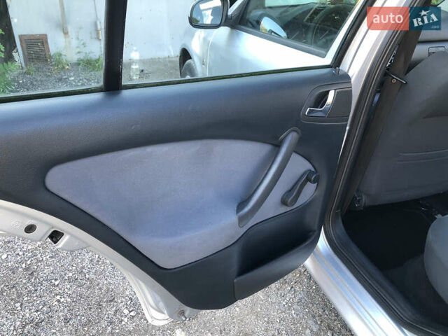 Сірий Шкода Октавія, об'ємом двигуна 1.6 л та пробігом 160 тис. км за 7300 $, фото 27 на Automoto.ua