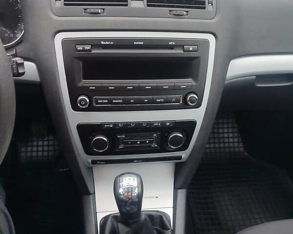Сірий Шкода Октавія, об'ємом двигуна 1.8 л та пробігом 160 тис. км за 7700 $, фото 24 на Automoto.ua