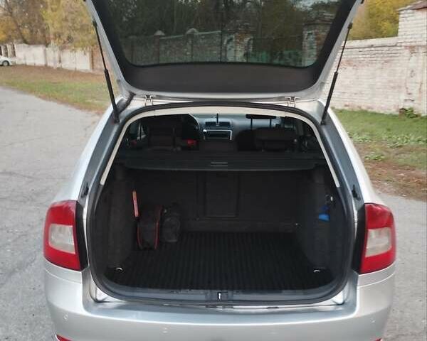 Серый Шкода Октавия, объемом двигателя 1.6 л и пробегом 280 тыс. км за 8100 $, фото 3 на Automoto.ua