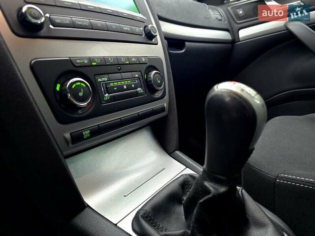 Серый Шкода Октавия, объемом двигателя 1.8 л и пробегом 190 тыс. км за 7200 $, фото 121 на Automoto.ua