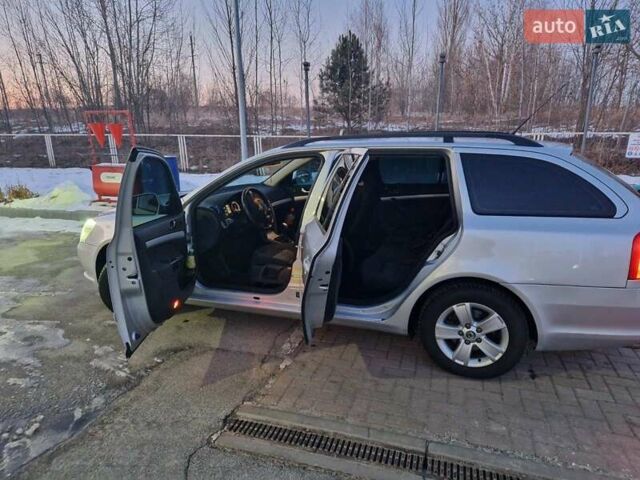 Серый Шкода Октавия, объемом двигателя 1.8 л и пробегом 220 тыс. км за 7500 $, фото 4 на Automoto.ua