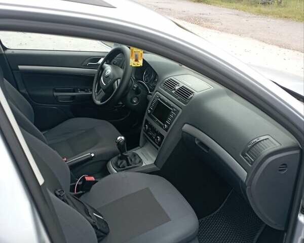 Сірий Шкода Октавія, об'ємом двигуна 1.2 л та пробігом 170 тис. км за 7000 $, фото 4 на Automoto.ua