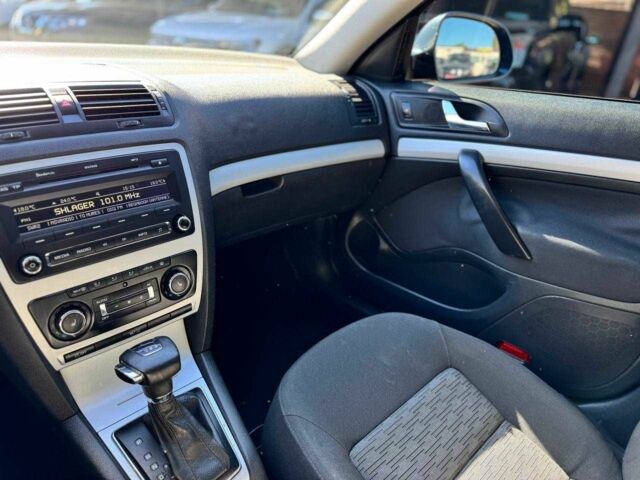 Серый Шкода Октавия, объемом двигателя 1.8 л и пробегом 184 тыс. км за 8800 $, фото 13 на Automoto.ua