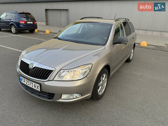 Серый Шкода Октавия, объемом двигателя 1.6 л и пробегом 197 тыс. км за 8500 $, фото 2 на Automoto.ua