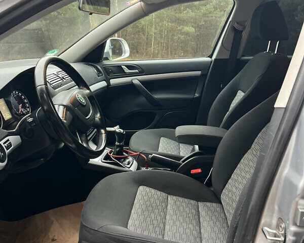 Серый Шкода Октавия, объемом двигателя 1.4 л и пробегом 210 тыс. км за 6499 $, фото 12 на Automoto.ua