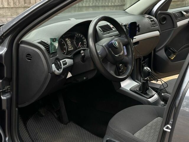 Серый Шкода Октавия, объемом двигателя 1.2 л и пробегом 301 тыс. км за 5800 $, фото 7 на Automoto.ua