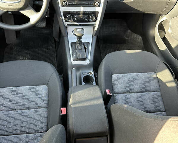 Сірий Шкода Октавія, об'ємом двигуна 1.8 л та пробігом 215 тис. км за 7900 $, фото 13 на Automoto.ua