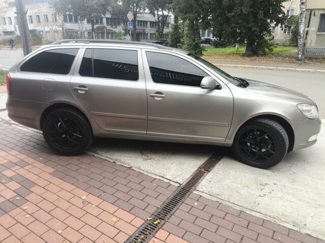 Серый Шкода Октавия, объемом двигателя 1.6 л и пробегом 260 тыс. км за 8499 $, фото 3 на Automoto.ua