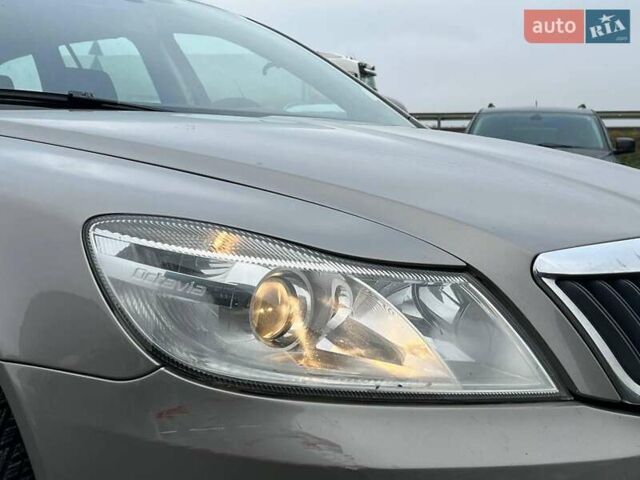 Серый Шкода Октавия, объемом двигателя 1.6 л и пробегом 245 тыс. км за 7500 $, фото 11 на Automoto.ua