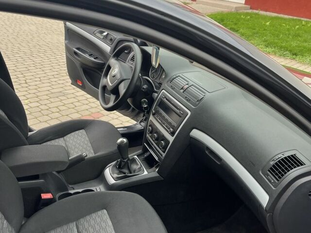 Серый Шкода Октавия, объемом двигателя 1.4 л и пробегом 216 тыс. км за 5500 $, фото 4 на Automoto.ua