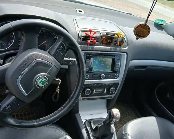 Серый Шкода Октавия, объемом двигателя 1.6 л и пробегом 280 тыс. км за 8000 $, фото 2 на Automoto.ua