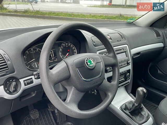 Сірий Шкода Октавія, об'ємом двигуна 1.6 л та пробігом 229 тис. км за 8999 $, фото 157 на Automoto.ua