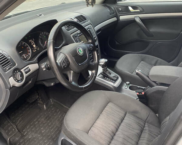 Серый Шкода Октавия, объемом двигателя 2 л и пробегом 259 тыс. км за 7200 $, фото 11 на Automoto.ua