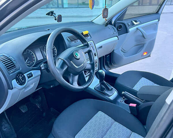 Серый Шкода Октавия, объемом двигателя 1.6 л и пробегом 276 тыс. км за 7200 $, фото 16 на Automoto.ua