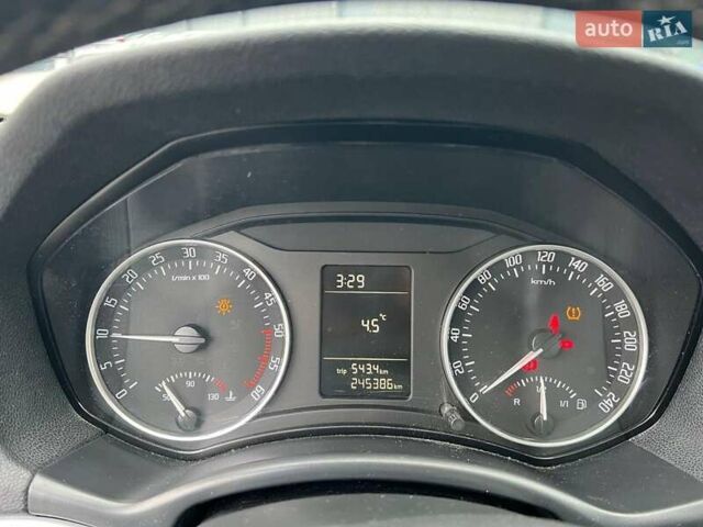 Серый Шкода Октавия, объемом двигателя 1.6 л и пробегом 245 тыс. км за 7500 $, фото 20 на Automoto.ua