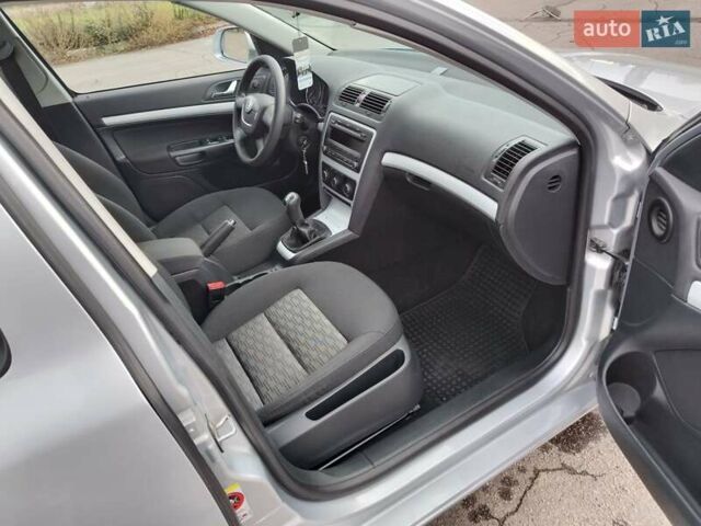Серый Шкода Октавия, объемом двигателя 1.8 л и пробегом 204 тыс. км за 7800 $, фото 33 на Automoto.ua