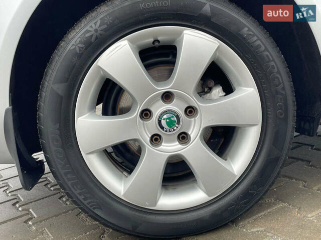 Сірий Шкода Октавія, об'ємом двигуна 1.6 л та пробігом 229 тис. км за 8999 $, фото 110 на Automoto.ua