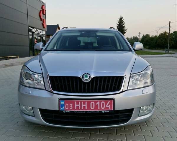Серый Шкода Октавия, объемом двигателя 1.6 л и пробегом 229 тыс. км за 8300 $, фото 1 на Automoto.ua