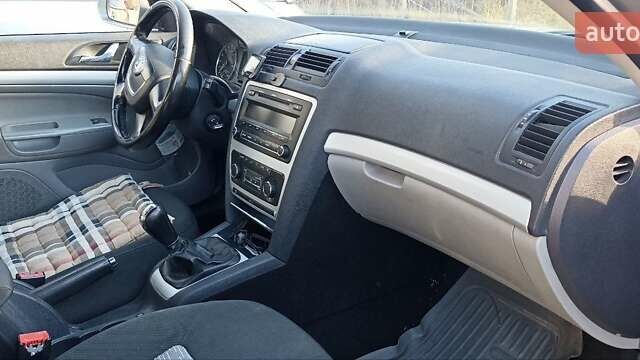 Сірий Шкода Октавія, об'ємом двигуна 1.6 л та пробігом 245 тис. км за 7000 $, фото 5 на Automoto.ua