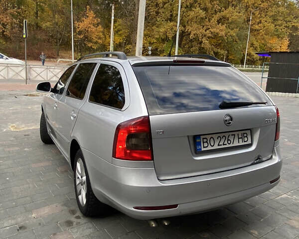 Шкода Октавія 2010 у Тернополі на Automoto.ua Сірий Шкода Октавія, об'ємом двигуна 2 л та пробігом 258 тис. км за 7600 $, фото 6 на Automoto.ua