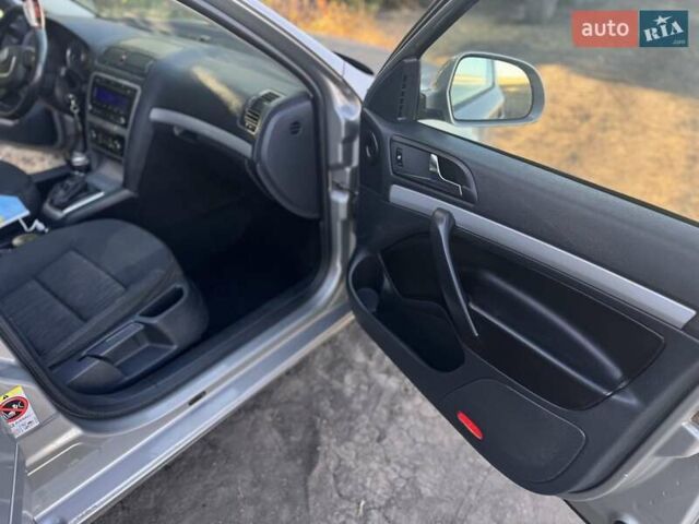 Серый Шкода Октавия, объемом двигателя 1.6 л и пробегом 290 тыс. км за 7400 $, фото 12 на Automoto.ua