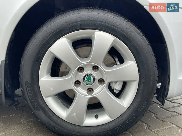 Серый Шкода Октавия, объемом двигателя 1.6 л и пробегом 226 тыс. км за 8999 $, фото 126 на Automoto.ua