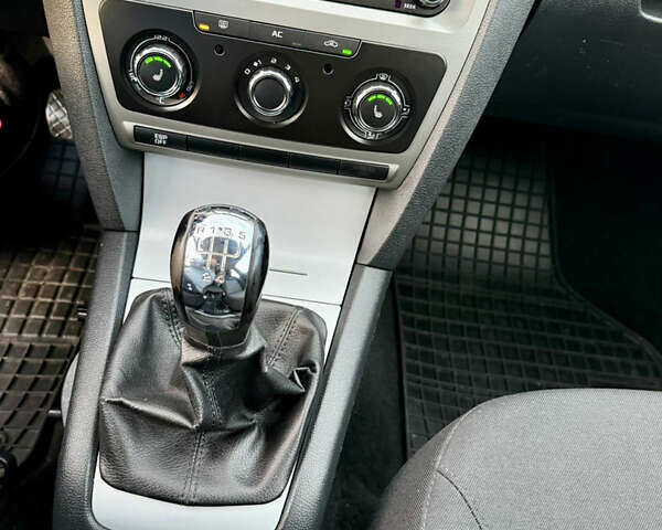 Серый Шкода Октавия, объемом двигателя 1.6 л и пробегом 210 тыс. км за 8999 $, фото 24 на Automoto.ua