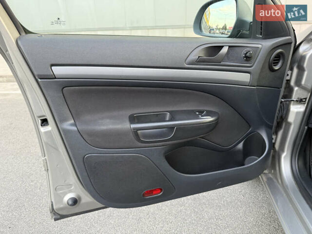 Шкода Октавія 2010 у Києві на Automoto.ua Сірий Шкода Октавія, об'ємом двигуна 1.6 л та пробігом 197 тис. км за 6950 $, фото 12 на Automoto.ua