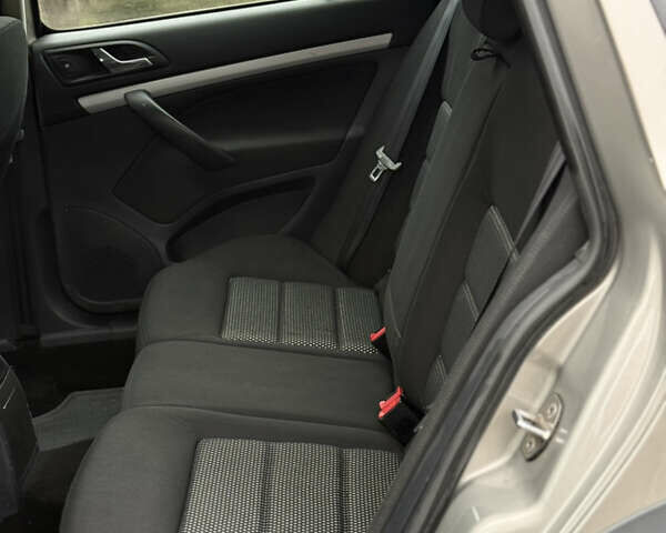 Серый Шкода Октавия, объемом двигателя 1.8 л и пробегом 200 тыс. км за 8300 $, фото 5 на Automoto.ua