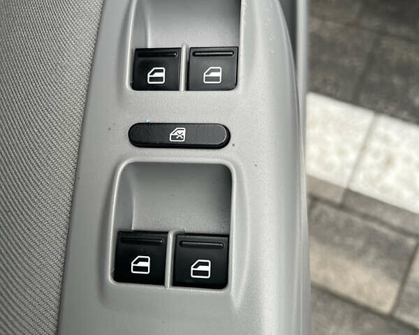 Серый Шкода Октавия, объемом двигателя 1.4 л и пробегом 217 тыс. км за 7100 $, фото 13 на Automoto.ua