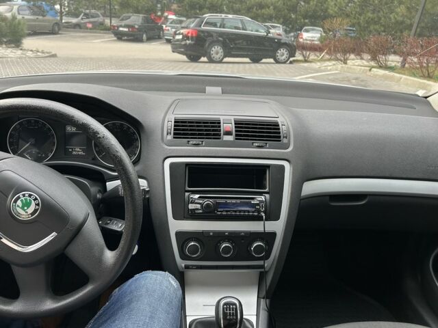 Серый Шкода Октавия, объемом двигателя 2 л и пробегом 312 тыс. км за 7300 $, фото 5 на Automoto.ua