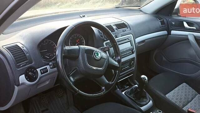 Сірий Шкода Октавія, об'ємом двигуна 1.6 л та пробігом 245 тис. км за 7000 $, фото 4 на Automoto.ua