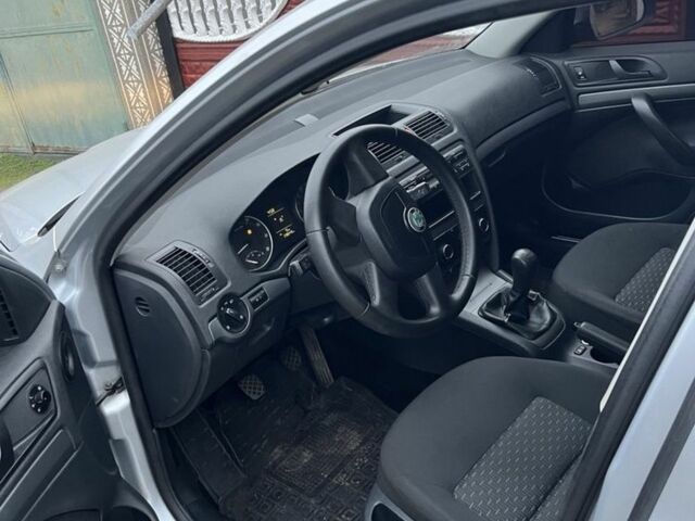 Сірий Шкода Октавія, об'ємом двигуна 1.6 л та пробігом 100 тис. км за 7000 $, фото 1 на Automoto.ua