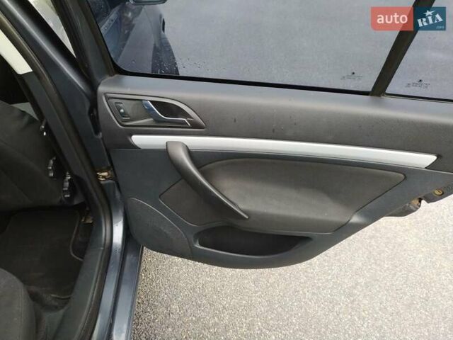 Сірий Шкода Октавія, об'ємом двигуна 1.99 л та пробігом 299 тис. км за 8600 $, фото 4 на Automoto.ua