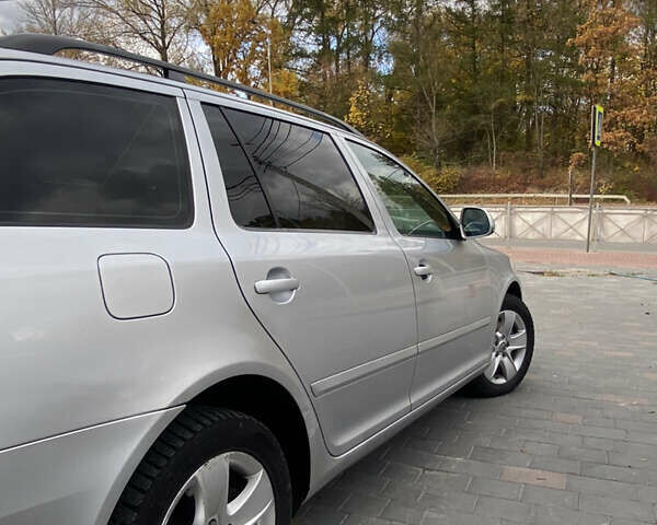 Шкода Октавія 2010 у Тернополі на Automoto.ua Сірий Шкода Октавія, об'ємом двигуна 2 л та пробігом 258 тис. км за 7600 $, фото 5 на Automoto.ua