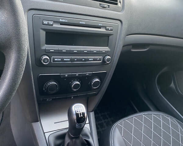 Серый Шкода Октавия, объемом двигателя 1.6 л и пробегом 310 тыс. км за 7300 $, фото 18 на Automoto.ua