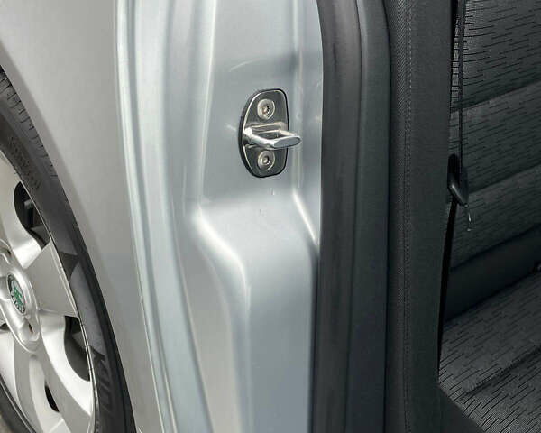 Сірий Шкода Октавія, об'ємом двигуна 1.6 л та пробігом 229 тис. км за 8999 $, фото 195 на Automoto.ua