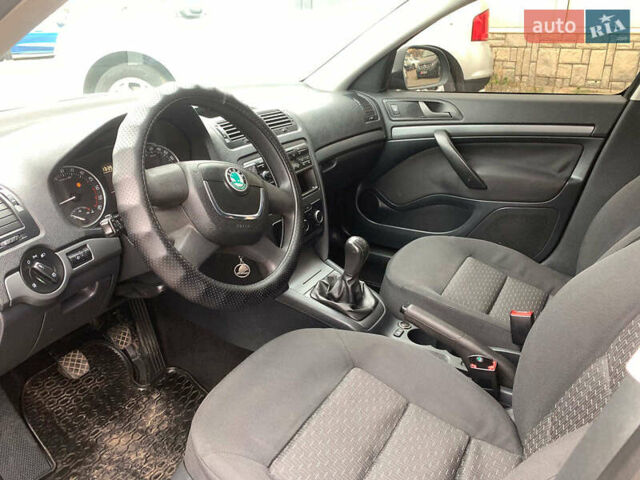 Сірий Шкода Октавія, об'ємом двигуна 1.6 л та пробігом 307 тис. км за 7190 $, фото 14 на Automoto.ua