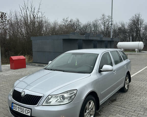 Серый Шкода Октавия, объемом двигателя 1.6 л и пробегом 295 тыс. км за 6800 $, фото 1 на Automoto.ua