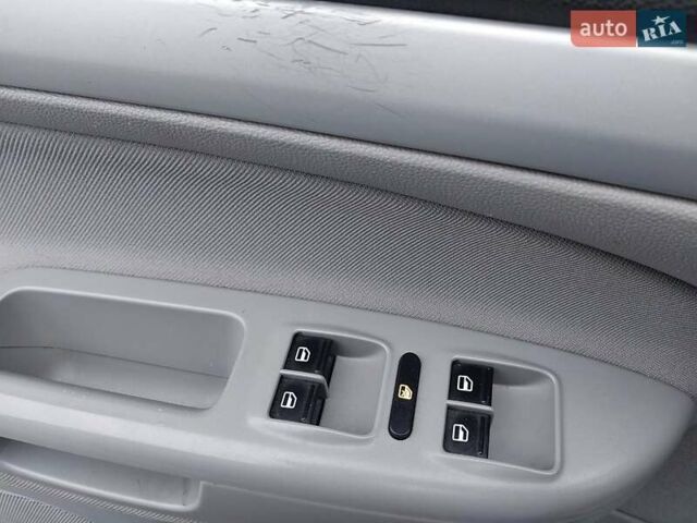 Серый Шкода Октавия, объемом двигателя 1.6 л и пробегом 372 тыс. км за 7300 $, фото 9 на Automoto.ua