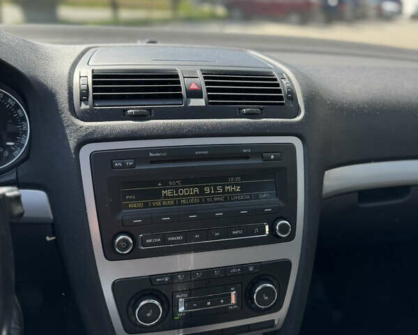 Сірий Шкода Октавія, об'ємом двигуна 1.39 л та пробігом 216 тис. км за 6400 $, фото 13 на Automoto.ua