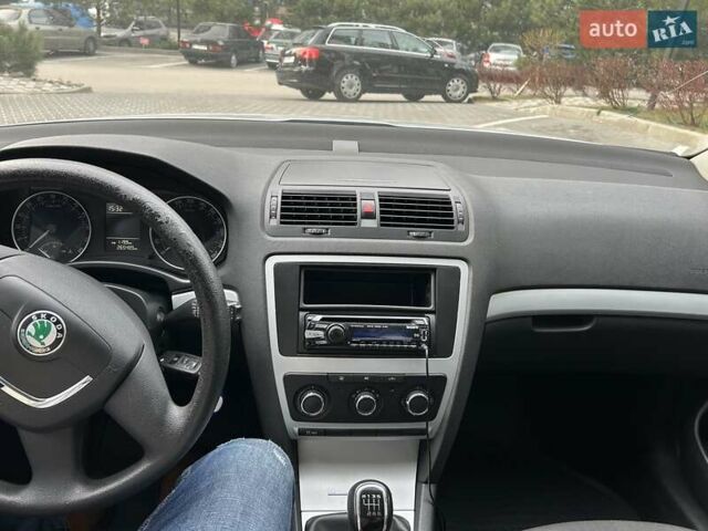 Серый Шкода Октавия, объемом двигателя 2 л и пробегом 309 тыс. км за 7300 $, фото 4 на Automoto.ua