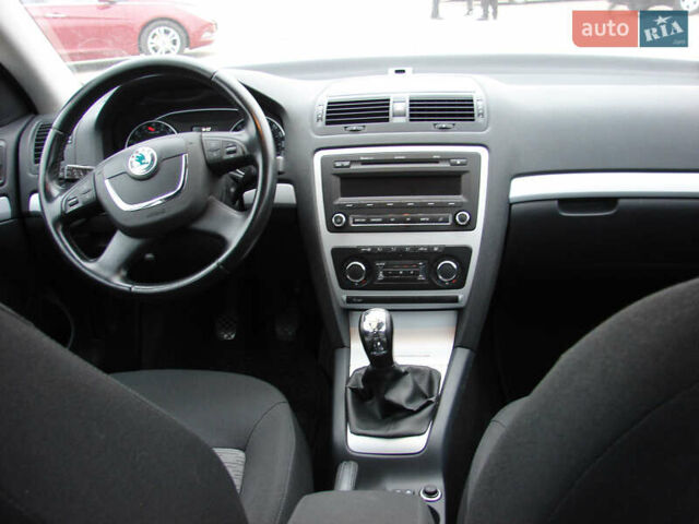 Сірий Шкода Октавія, об'ємом двигуна 1.6 л та пробігом 240 тис. км за 8000 $, фото 17 на Automoto.ua