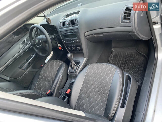 Серый Шкода Октавия, объемом двигателя 1.6 л и пробегом 310 тыс. км за 7300 $, фото 10 на Automoto.ua