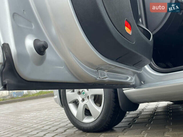 Сірий Шкода Октавія, об'ємом двигуна 1.6 л та пробігом 229 тис. км за 8999 $, фото 122 на Automoto.ua