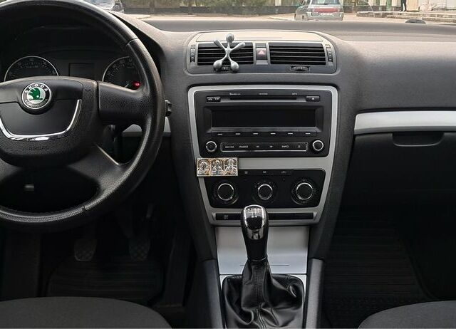 Серый Шкода Октавия, объемом двигателя 1.6 л и пробегом 133 тыс. км за 7700 $, фото 12 на Automoto.ua