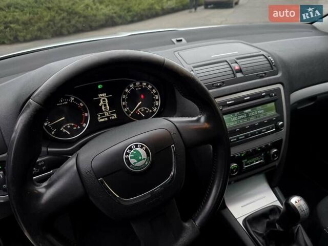 Серый Шкода Октавия, объемом двигателя 1.8 л и пробегом 190 тыс. км за 7200 $, фото 124 на Automoto.ua