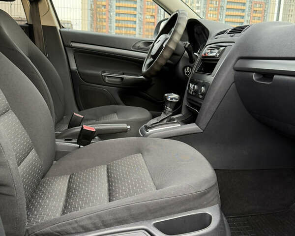 Сірий Шкода Октавія, об'ємом двигуна 1.6 л та пробігом 197 тис. км за 7950 $, фото 18 на Automoto.ua