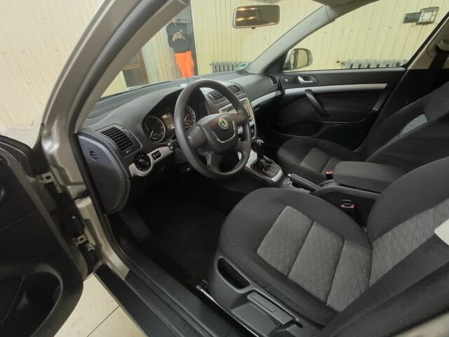 Сірий Шкода Октавія, об'ємом двигуна 0 л та пробігом 197 тис. км за 7750 $, фото 17 на Automoto.ua