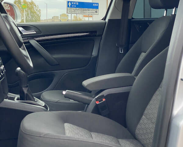 Серый Шкода Октавия, объемом двигателя 2 л и пробегом 273 тыс. км за 8200 $, фото 45 на Automoto.ua